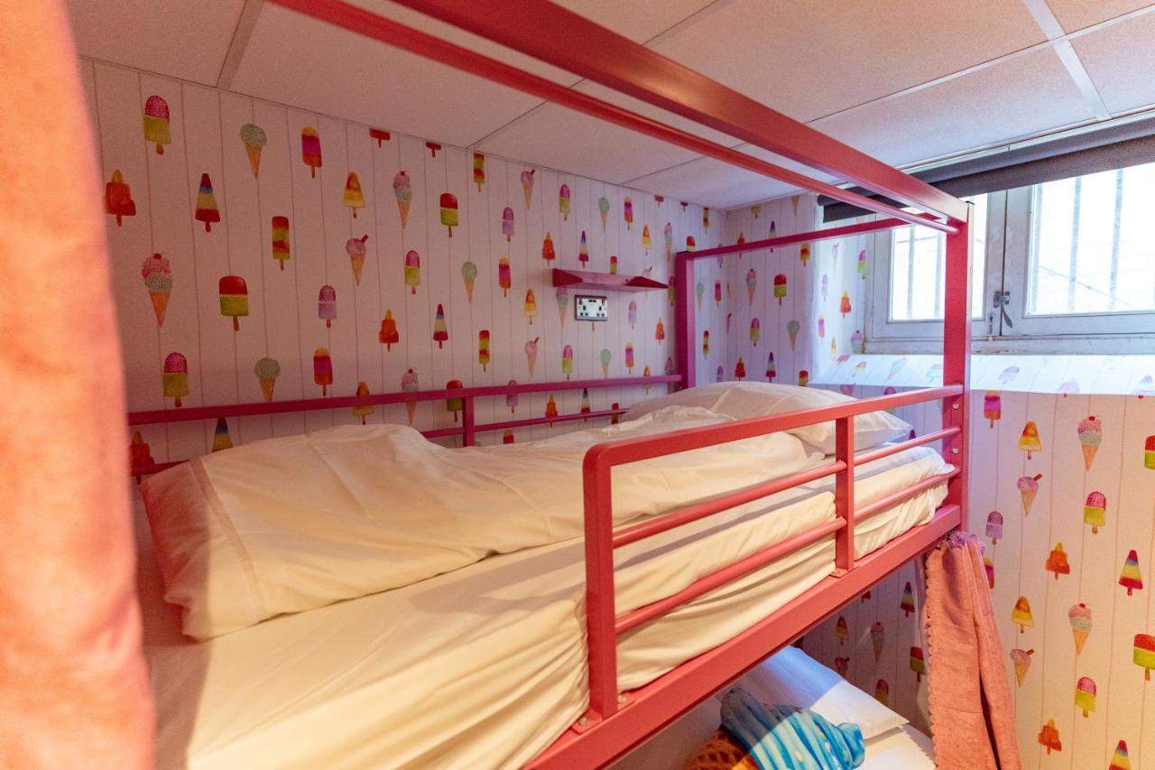 Bed 4-Bed Female Dormitory Room,1487890498:JPEG